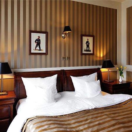 Hotel Diament Arsenal Palace Katowice - ホジューフ 部屋 写真