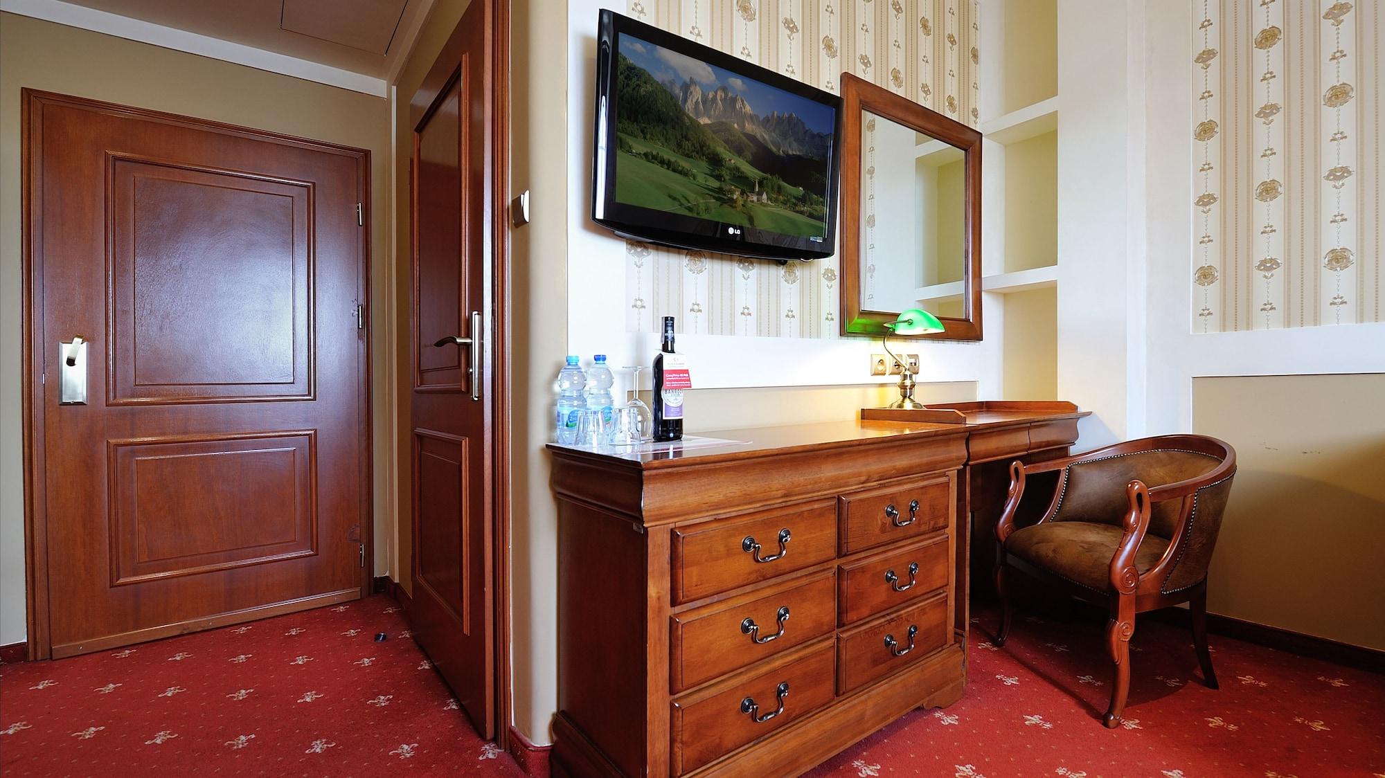 Hotel Diament Arsenal Palace Katowice - ホジューフ エクステリア 写真