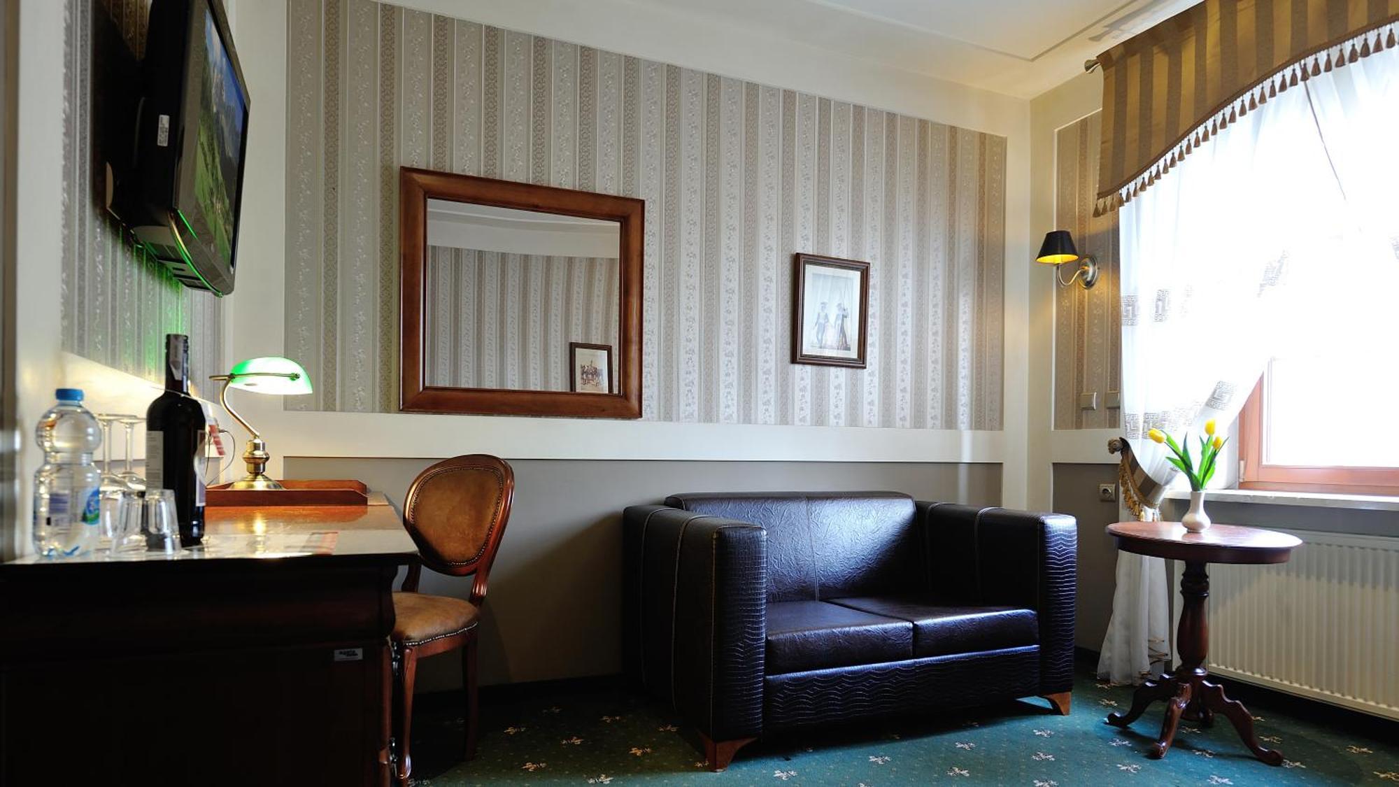Hotel Diament Arsenal Palace Katowice - ホジューフ 部屋 写真
